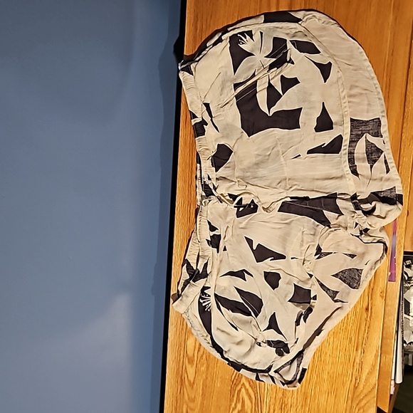 Roxy swim short covers - Picture 1 of 3